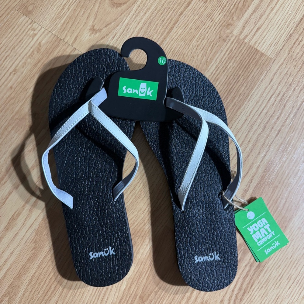 Sanuk Black and White Women's Flip Flops
